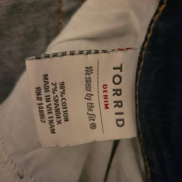 Womens Torrid Blue Boyfriend Jeans with Distressed Details - Picture 4 of 8